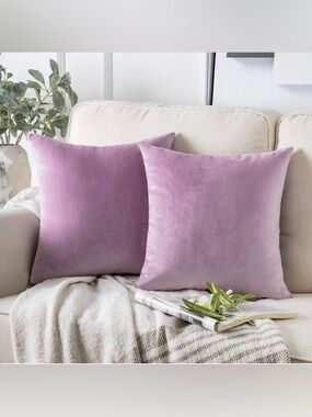 Set of 2 Velvet Throw Pillow Covers in Light Purple 20x20